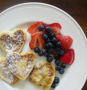 heart-shapped-food-love-panckaes